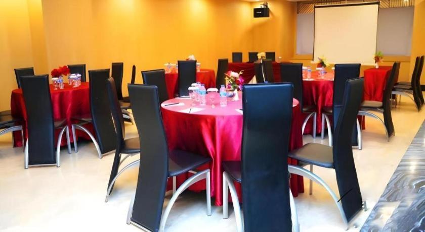 Hotel Orchardz Gajah Mada 3*