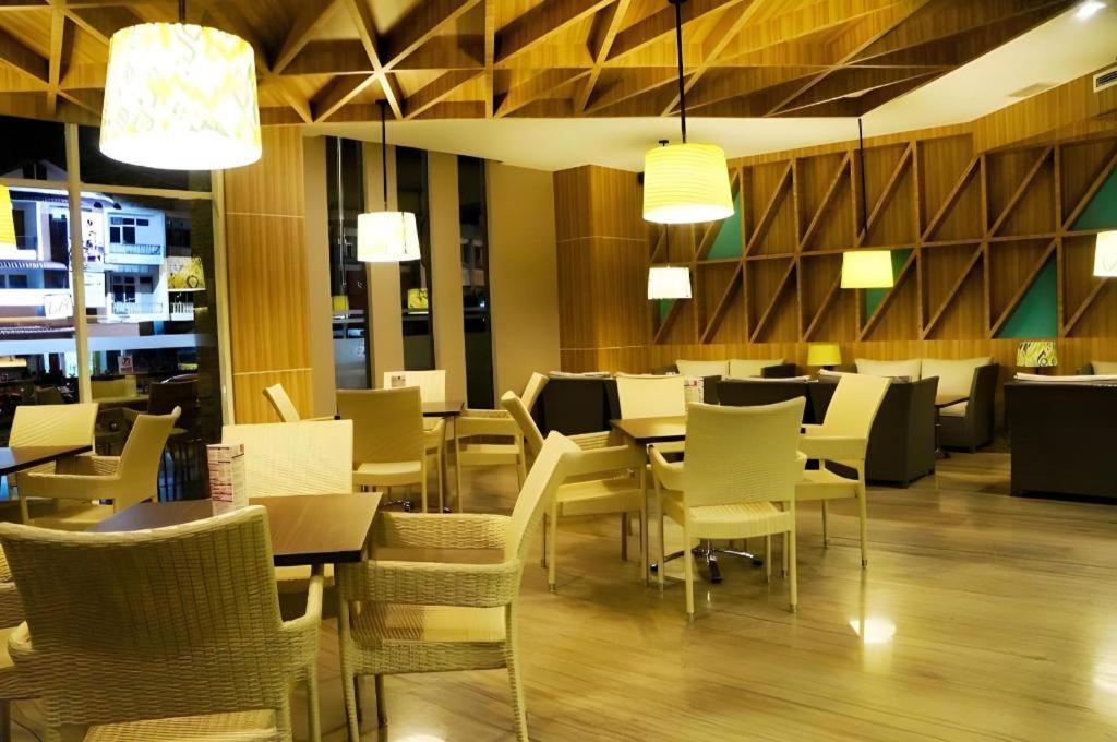 Orchardz Gajah Mada Hotel 3*